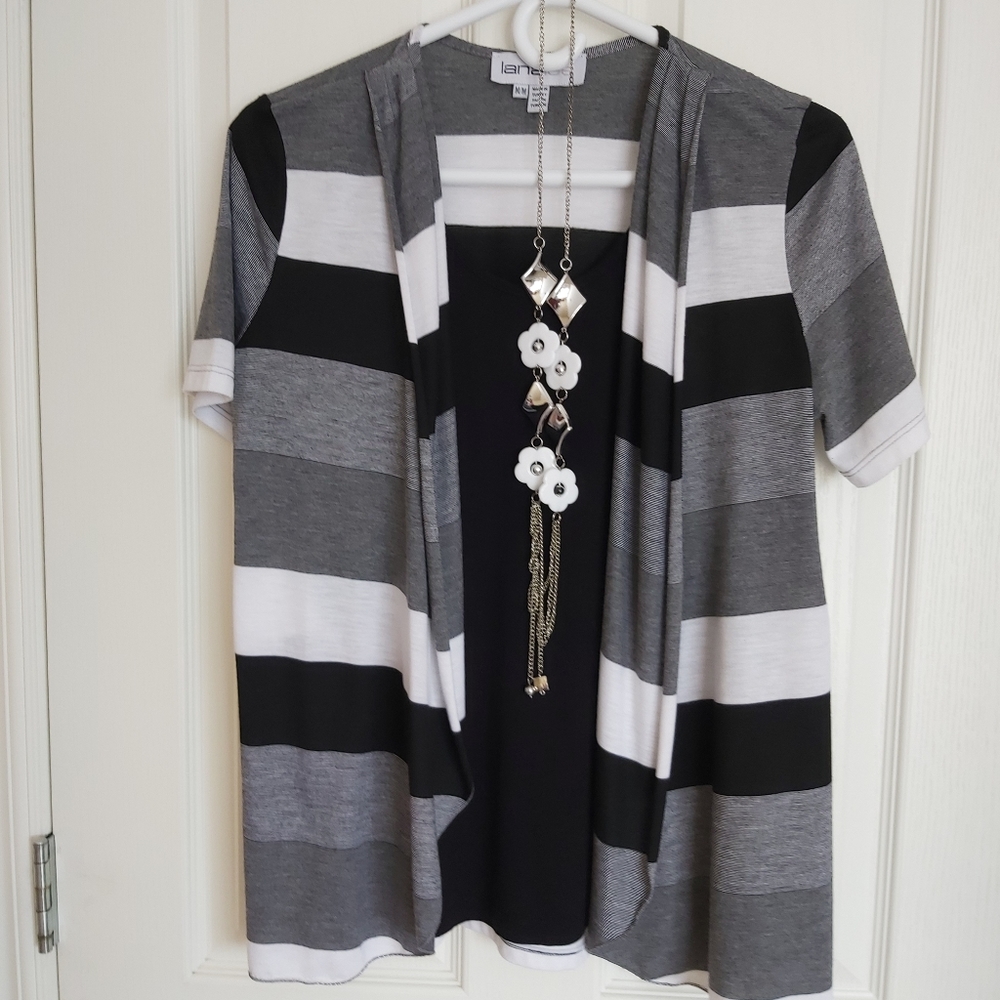 2/$15 Lana Lee top with necklace